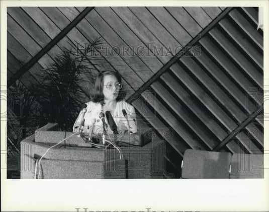 1985 Press Photo Women at Conference on Unites Women's Decade Mrs De Castro - Historic Images