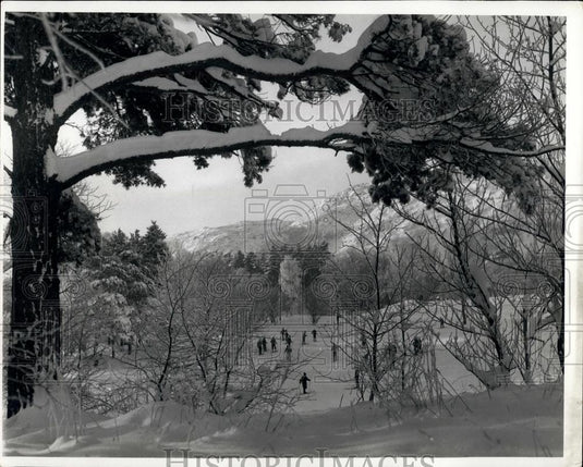 1962 Press Photo Scotland's biggest ski lift has just been opened in the Cairngo - Historic Images