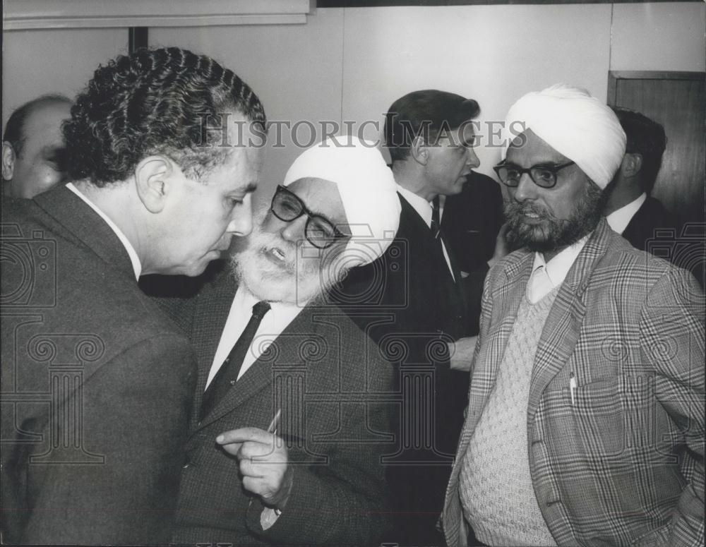 1972 Press Photo Sir Keith Opens Social Center at Southall - Historic Images