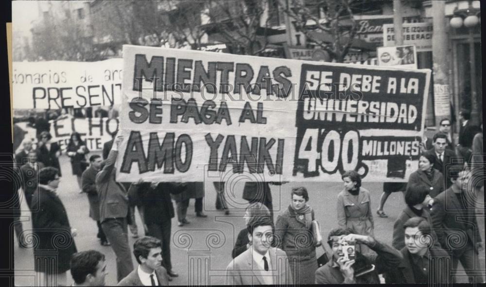 1967 Press Photo Uruguayan Students Demand A Larger Budget - Historic Images