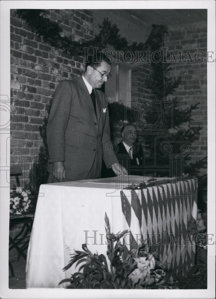 Press Photo Sir Eisenberger - Historic Images