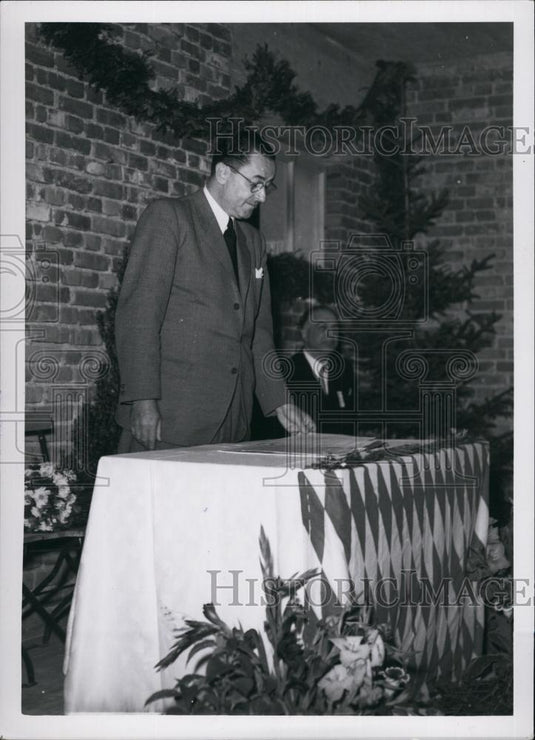 Press Photo Sir Eisenberger - Historic Images
