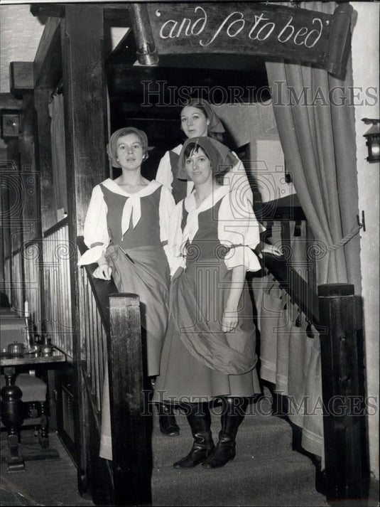 1968 Press Photo an McDonald, Trudy Jeffery and Jackie Dufall of Samuel Pepy's - Historic Images