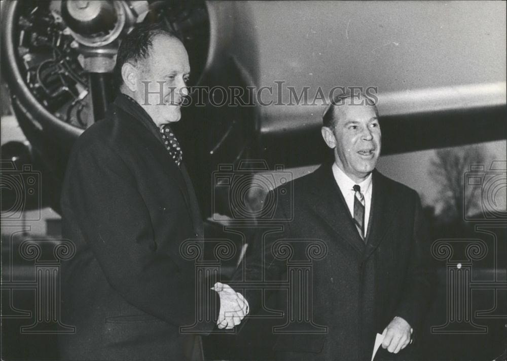 1959 Press Photo US Secretary of State Dillon Arrives In Bonn - Historic Images