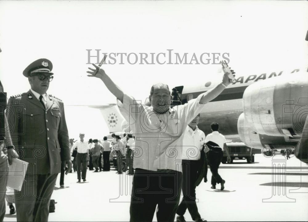 1973 Press Photo Released passengers of hijacked Japanese plane - Historic Images