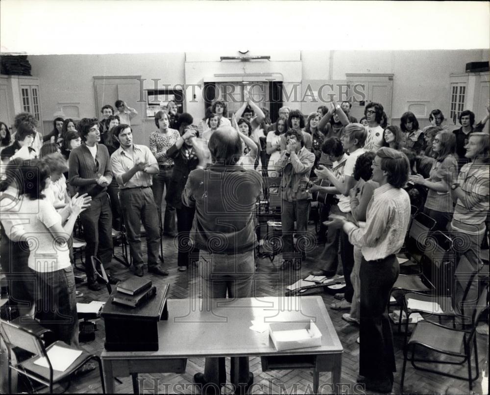 1972 Press Photo Young People Participating London Festival For Jesus - Historic Images