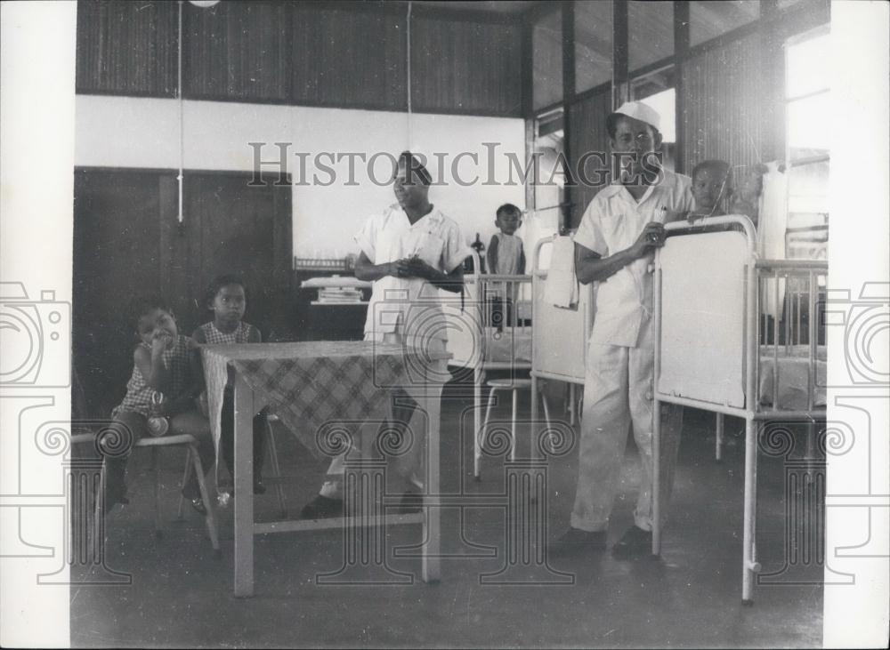 Press Photo Inside a Sorong hospital where natives act as male nurses. - Historic Images