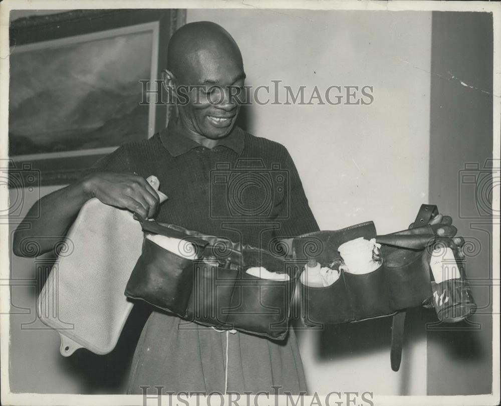 1956 Press Photo Trainer of Brazilian football ,and training belt - Historic Images