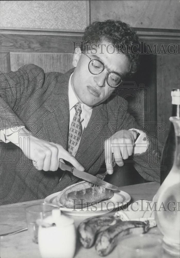 1958 Press Photo Darry Cowl Comedian As School Teacher - Historic Images