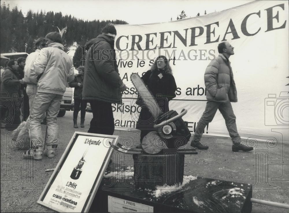 1987 Press Photo Greenpeace Switzerland protested against tree-cutting - Historic Images