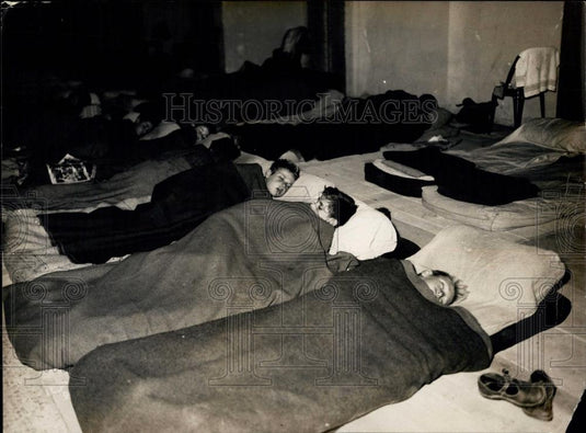 Press Photo Rail Railway Strike Not Quite Over .Sleepers at train depot - Historic Images