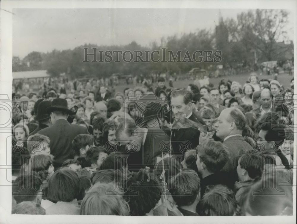 1958 Press Photo Duke of Edinburgh Visits New Playing Fields And Mobbed - Historic Images