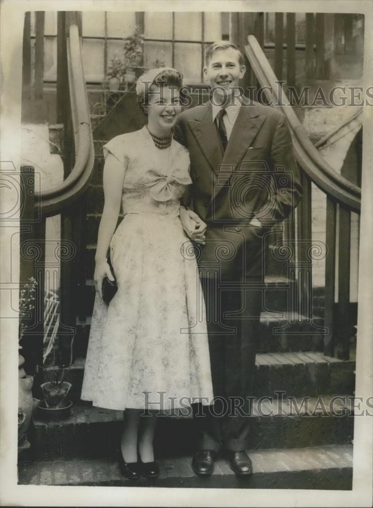 1955 Press Photo Dr. Roger Bannister to wed Moira Jacobsson - Historic Images