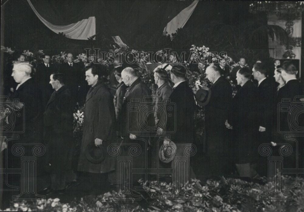 1953 Press Photo Czechoslovakian President Gottwald&#39;s Death, Prague - Historic Images