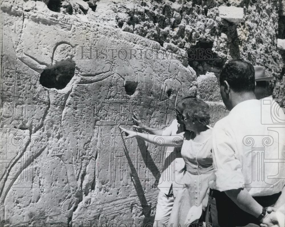 Press Photo Engraving on Beit El-Ouali Temple Depict the Battles - Historic Images