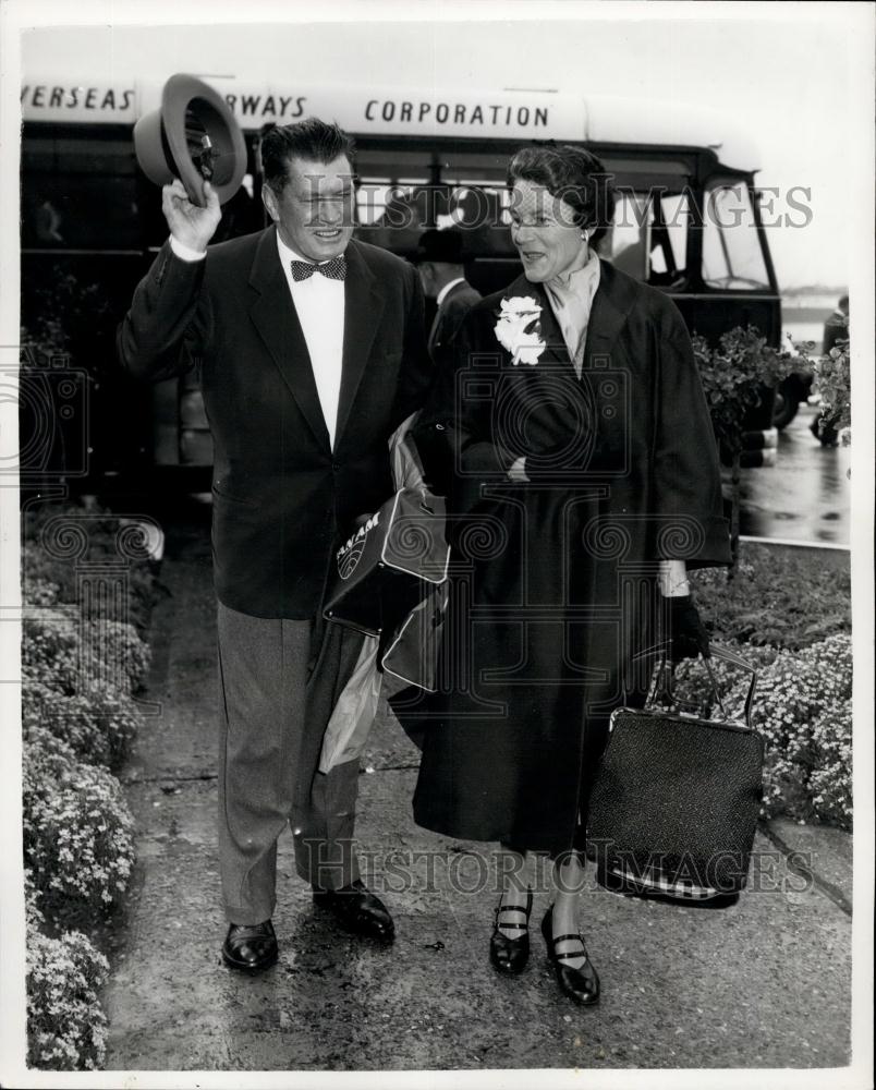 1958 Press Photo Heavy Weight Champ Gene Tunney At London Airport - Historic Images