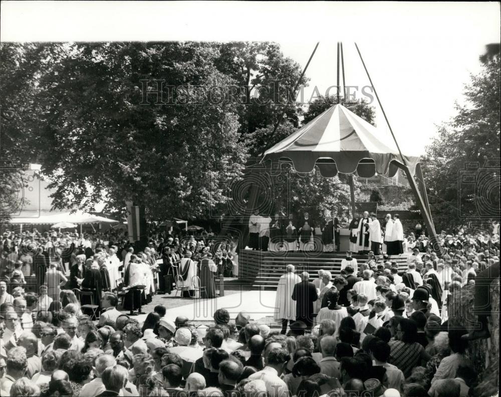 1970 Press Photo Roman Catholic Mass At Canterbury Cathedral 1st in 400 Years - Historic Images