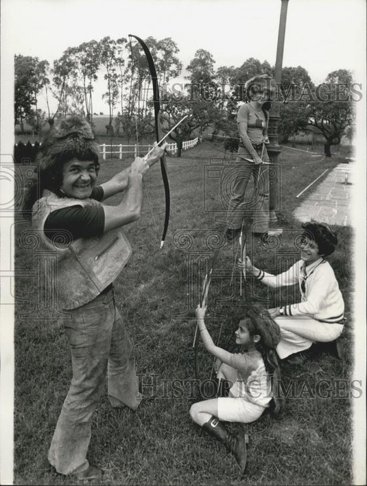 1971 Press Photo Perret Family on the Warpath - Historic Images