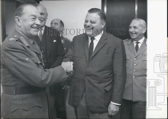 1962 Press Photo Field Marshal Alexander & Minister Straus - Historic Images