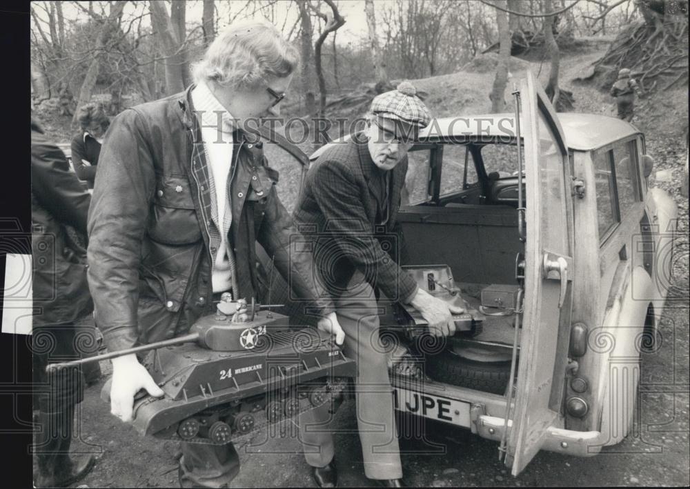 Press Photo Alfred and son Michael Burr prepare for a War Game,toy tanks - Historic Images