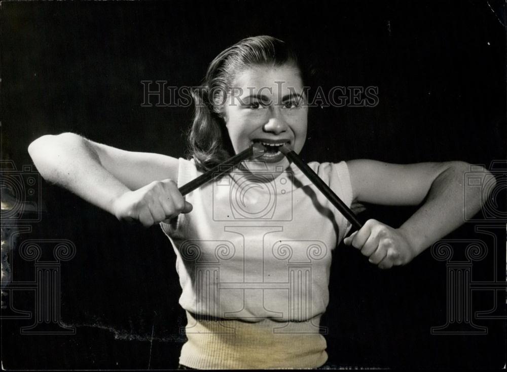 Press Photo Margaret Haber Bending A Half- Inch Pipe With Her Teeth - Historic Images