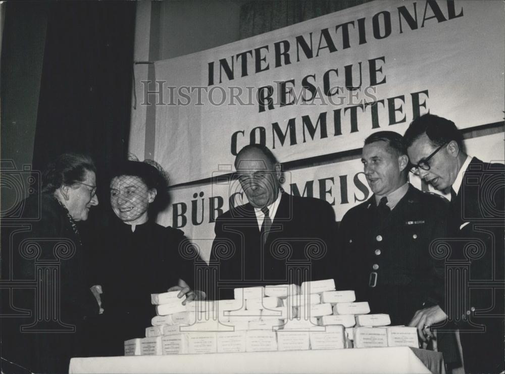 1953 Press Photo International Rescue Committee and the Mayor Reuter - Historic Images