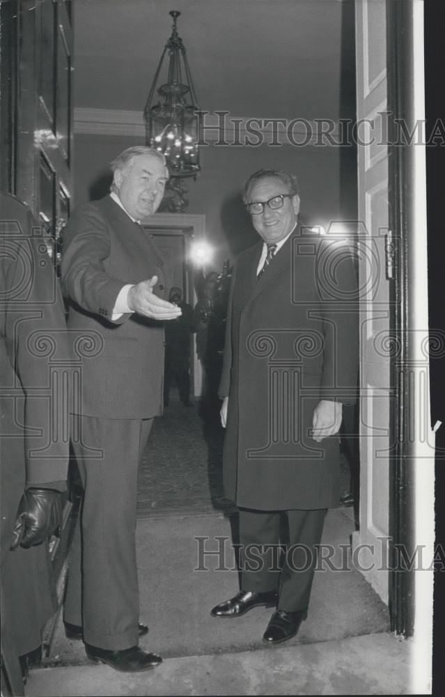 1975 Press Photo Dr. Henry Kissinger with Mr. Wilson and Mr. Callaghan - Historic Images