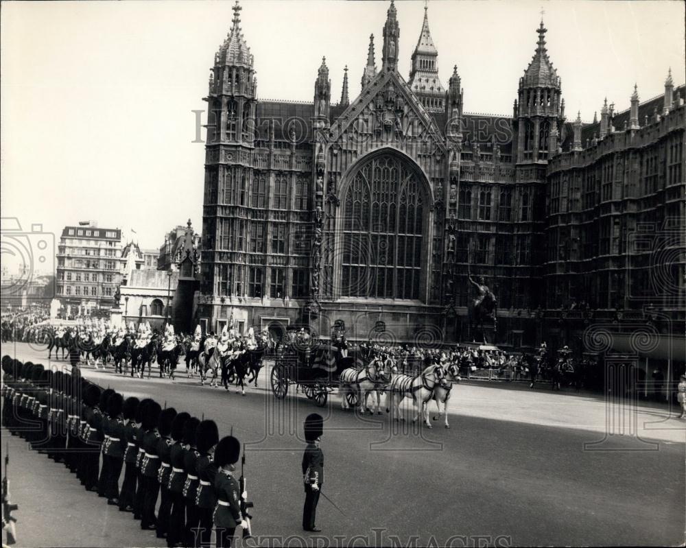 1966 Press Photo Queen and the Duke of Edinburgh Arriving State opening Parliam - Historic Images