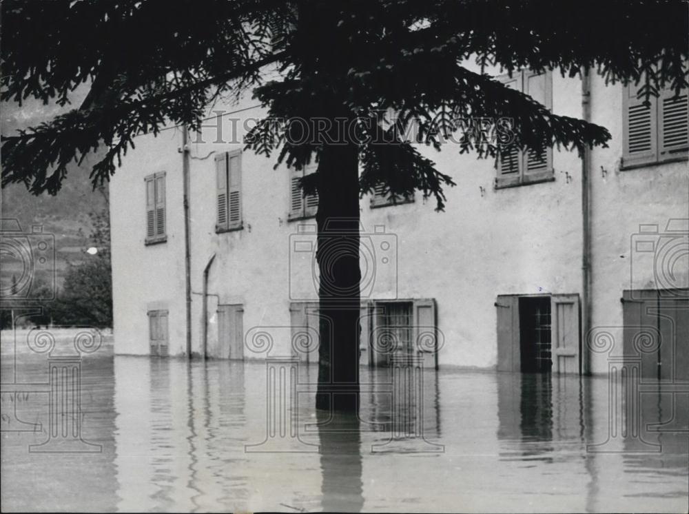 1957 Press Photo Floods In Southren France,street in Bragelonnette - Historic Images