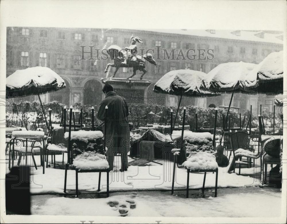 1954 Press Photo Turin&#39;s April Snowfall - Historic Images