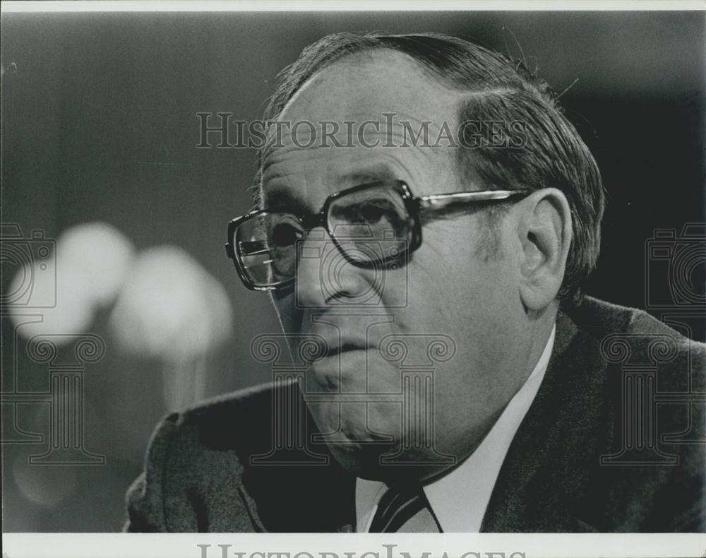 1975 Press Photo Stanley Steingut at Senate hearings - Historic Images