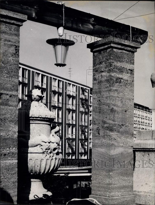 Press Photo Munich - its "old" and its "new" face - Historic Images