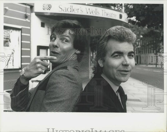 1981 Press Photo Christmas Presentation At Sadlers Wells - Historic Images