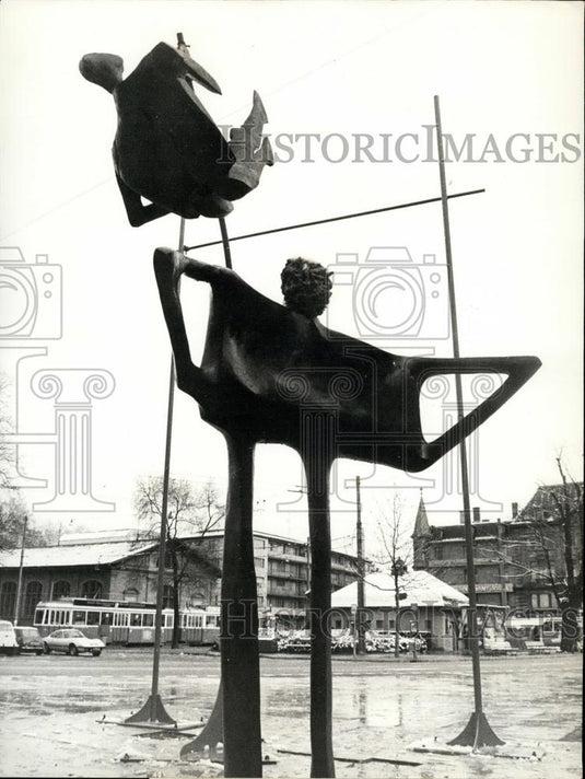 1972 Press Photo Plastic Group Sculpture Lonelines Plastic Jumper Kurt Metzler - Historic Images