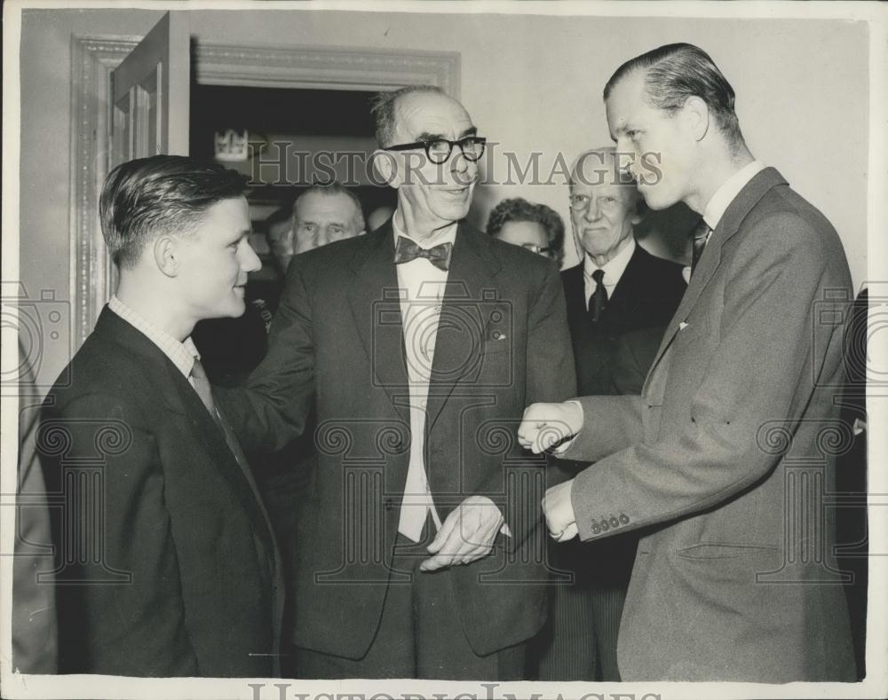 1956 Press Photo Duke of Edinburgh Visit Deaf Youths Hostel - Historic Images