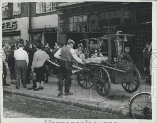 1959 Press Photo Lady Montague's Horse Drawn Fire Engine After Being Stopped - Historic Images