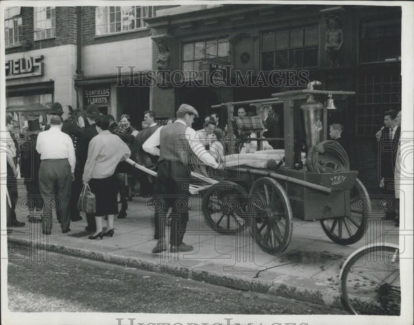 1959 Press Photo Lady Montague's Horse Drawn Fire Engine After Being S ...