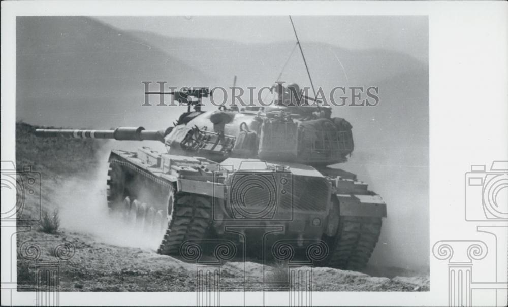 1975 Press Photo Patton M-60 in Sinai in shooting position - Historic Images