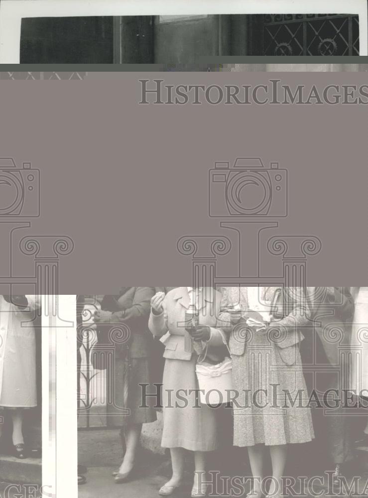 1959 Press Photo Women Outside Law Courts For Cassandra Libel Trial - Historic Images