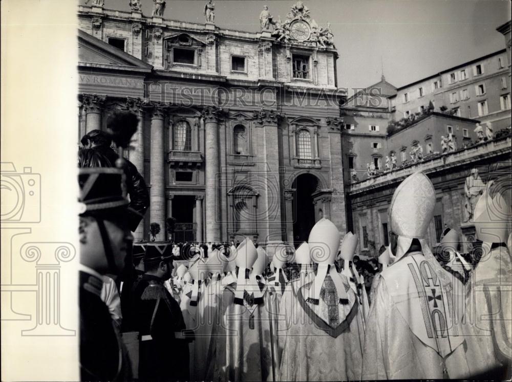 Press Photo Procession of Bishop&#39;s into Basilica - Historic Images