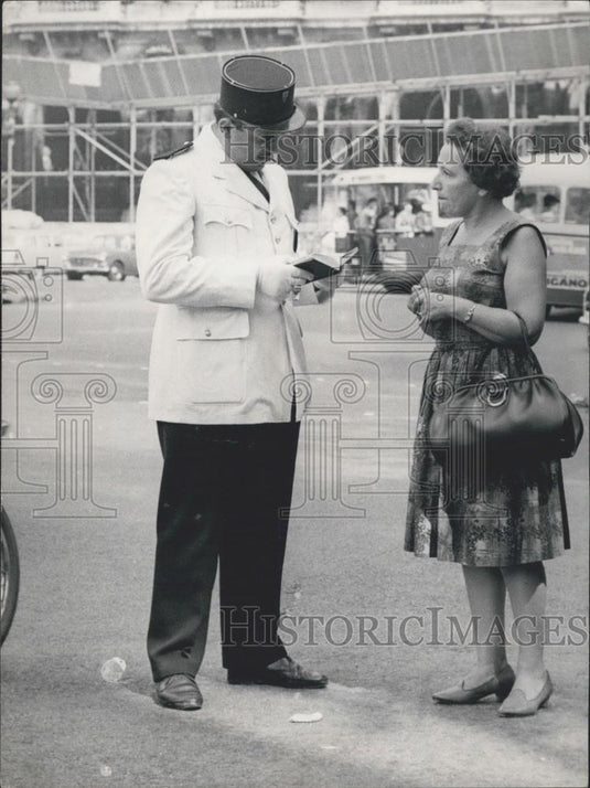 1963 Press Photo New White Summer Uniform Policemen Paris Opera House France - Historic Images