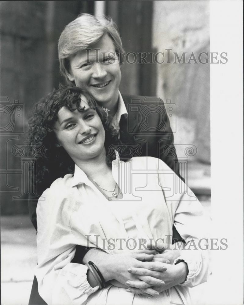 1980 Press Photo Disc Jockey Kid Jensen With Wife Gudrun At Radio One - Historic Images