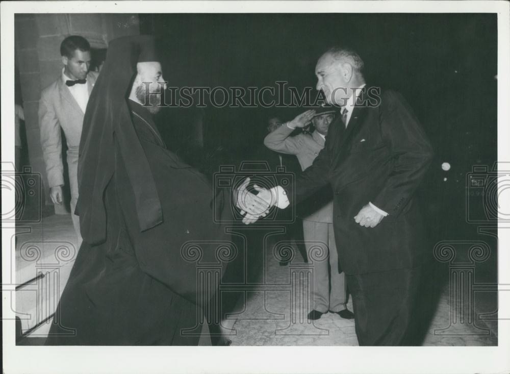 1962 Press Photo Vice President Johnson Meeting President Makarios Shaking Hands - Historic Images