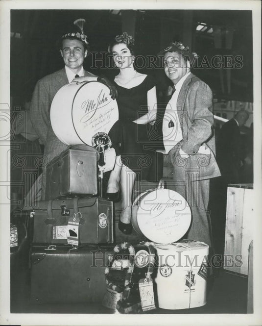 Press Photo Peter Brandon, John John & Patricia Wing Pose With Fashionable Hats - Historic Images