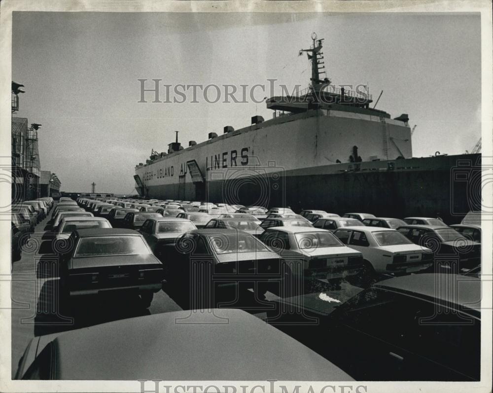 Press Photo Ocean Liner -Ugland In Dock Next Many Cars - Historic Images