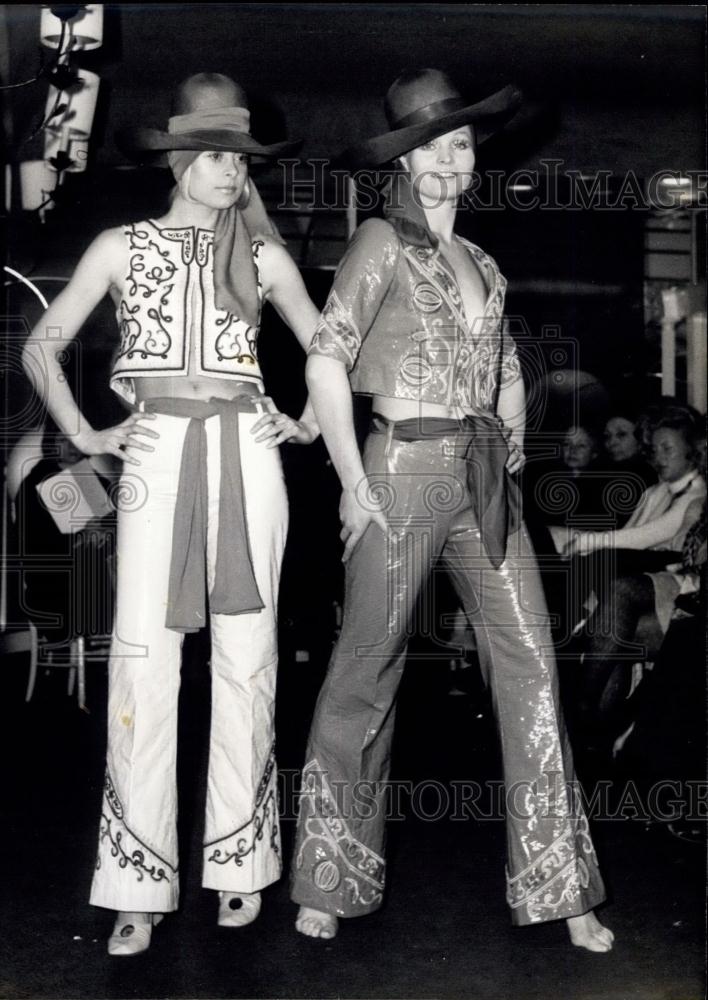 1970 Press Photo: Mannequins modelling two ensembles from Designer Torrente - Historic Images