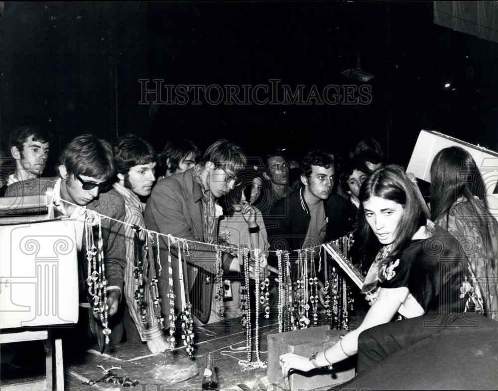 Press Photo Native Style Necklaces/Hippies - Historic Images