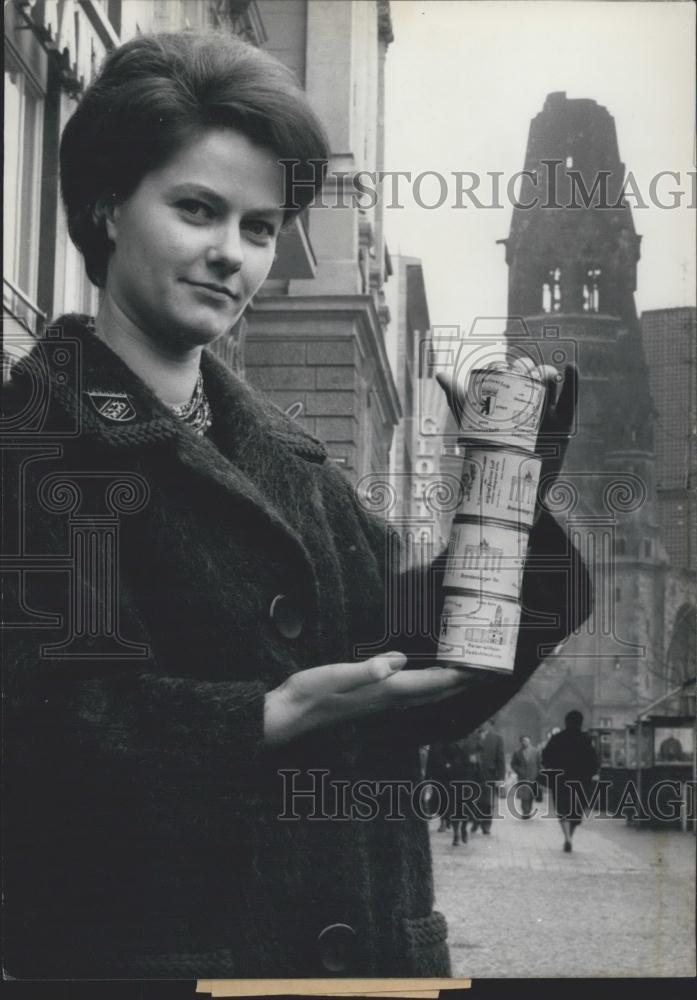 1962 Press Photo Miss Margaret Kemnitz in Berlin - Historic Images