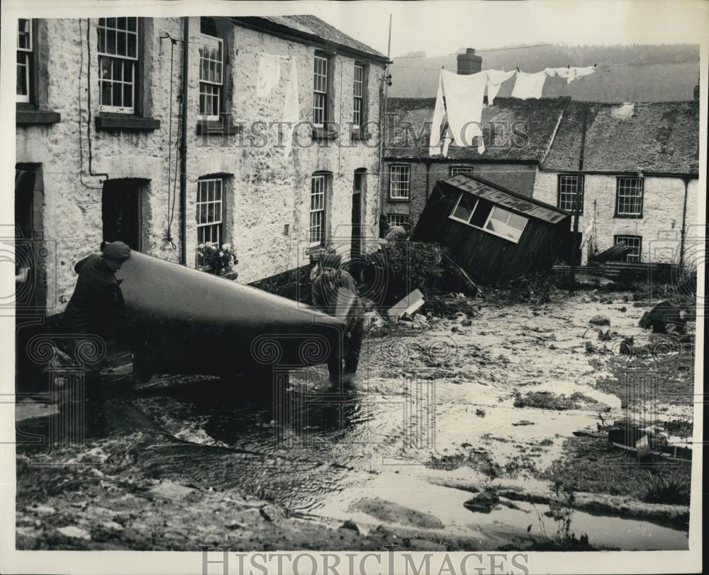 1954 Press Photo 19 Foot Flood In Village of Gunni Slake in Cornwall - Historic Images