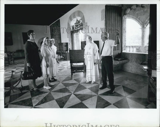 Press Photo Visiting Alcazar, the house of the Columbus family in Santo Domingo - Historic Images